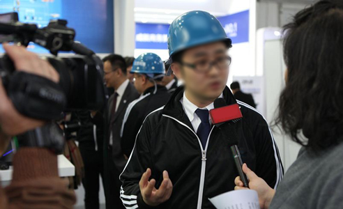 空氣能熱水器兩年省出的錢可以買臺(tái)電熱水器？
